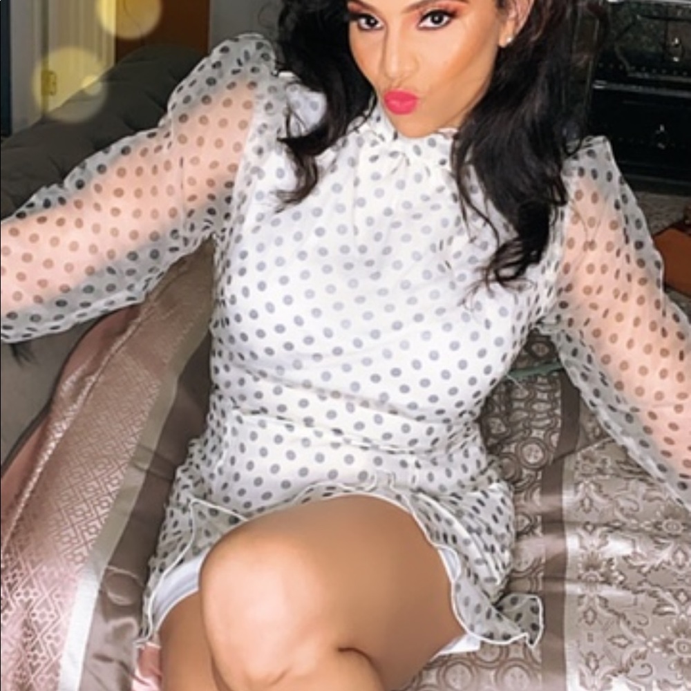 White dress with black polka dots. - Picture 2 of 2